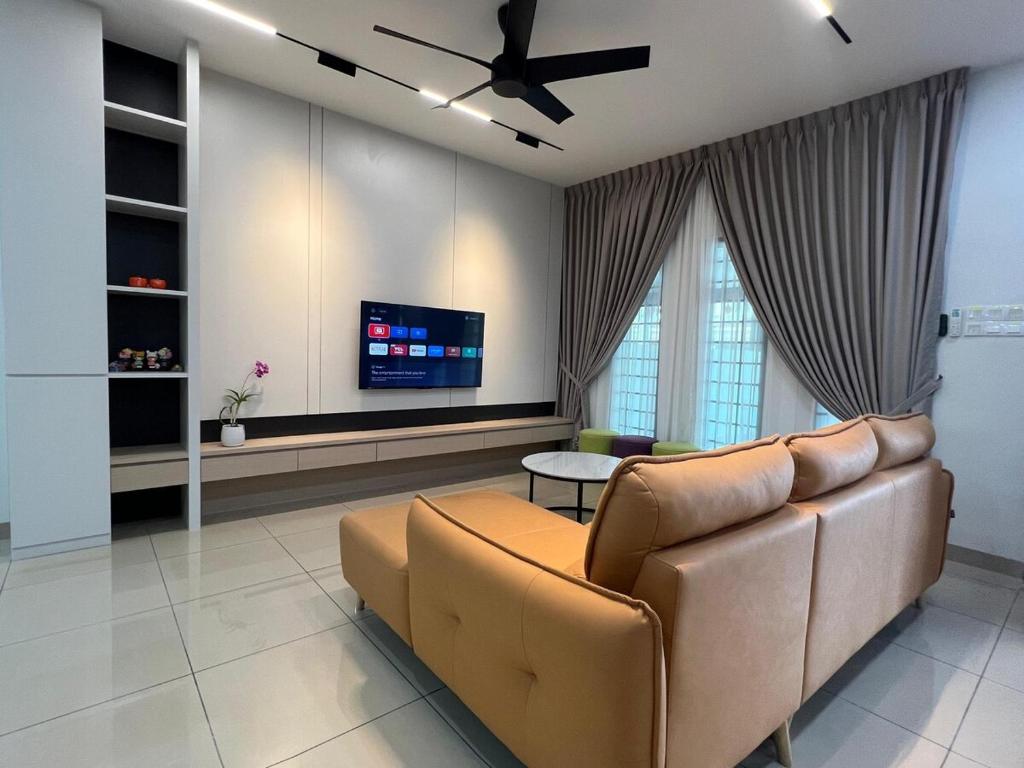 5 min to AeonBig , Old Street, BP Mall & D Garden Batu Pahat, Batu Pahat