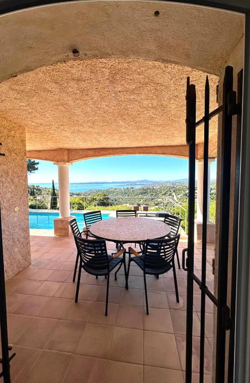 Villa Luxe avec Vue sur Saint-Tropez, Roquebrune - 4