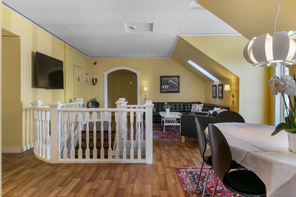 Shared lounge/TV area, Grimsnas Herrgard in Kalmar