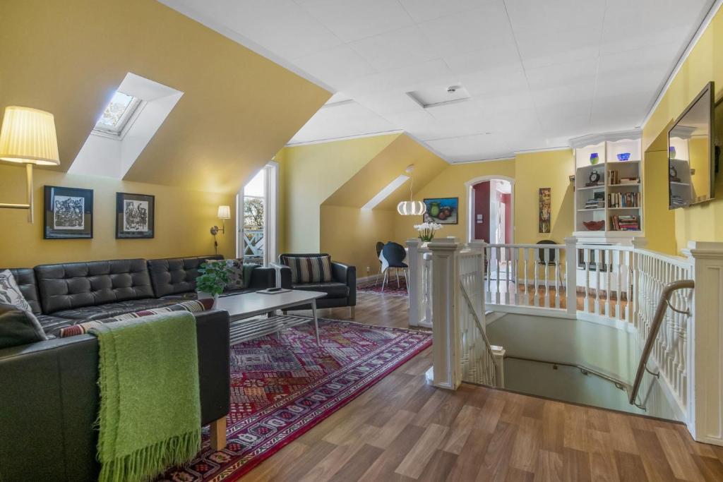 Shared lounge/TV area