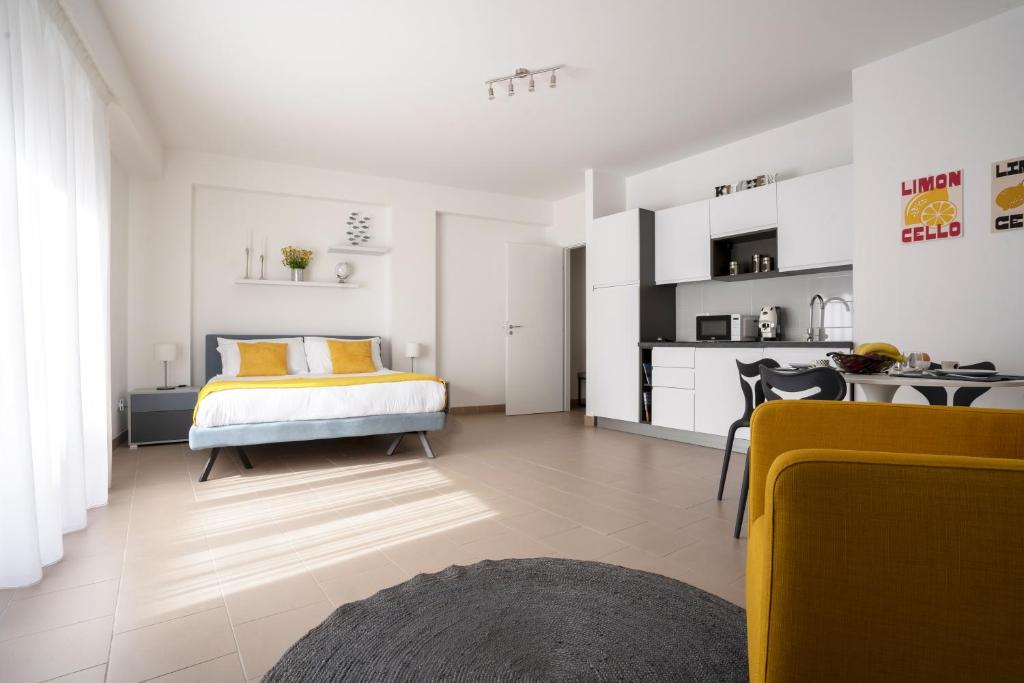Regina Apartments - 1