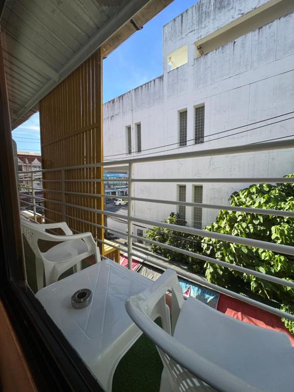 Pupa Hostel, Pláž Patong