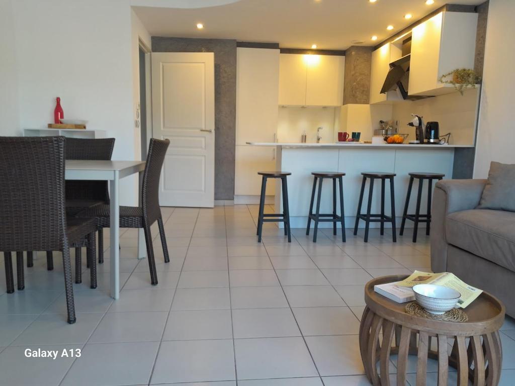 Cannes Centre-Ville, Clim, WiFi 2-4P - 3