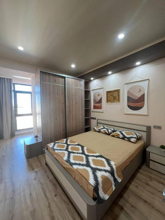 2 bedroom apt with home theater, Biškek