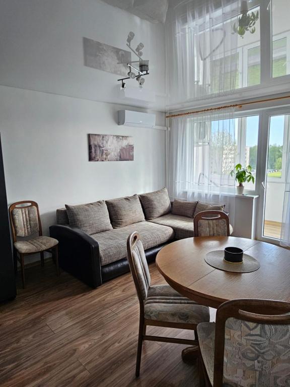 Gluosnių apartamentai, Šilutė