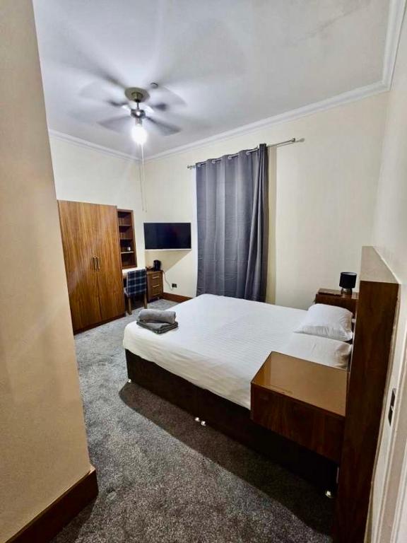 Luxury Double Room With Private En-suite, Edinburgh