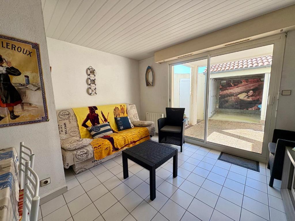 Appartement Calme avec Terrasse et Garage à Saint-Jean-de-Monts - FR-1-323-145 - 1