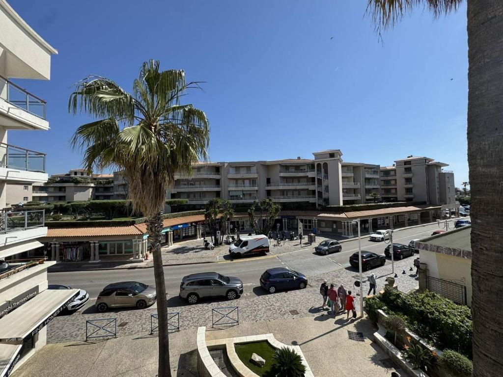 Appartement climatisé en centre-ville de Cavalaire-sur-Mer - FR-1-100-356 - 1