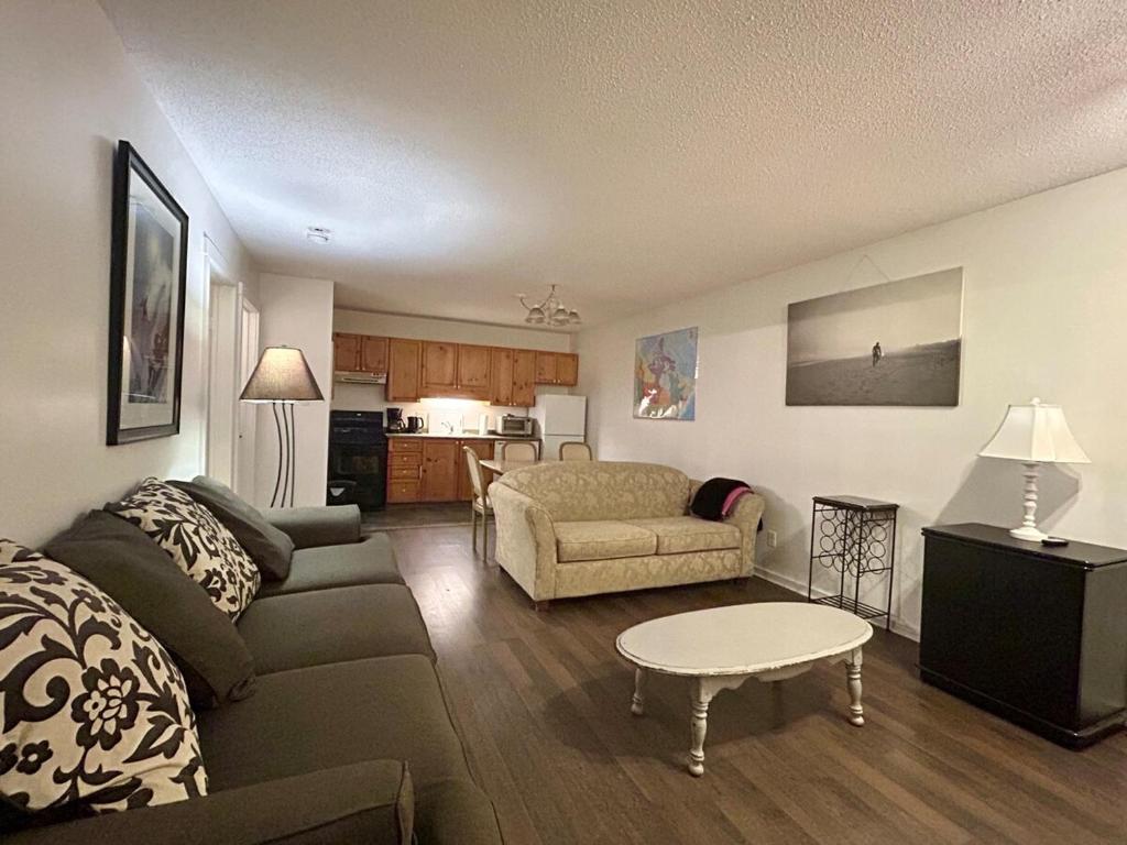 New Management - Collingwood Getaway, Collingwood