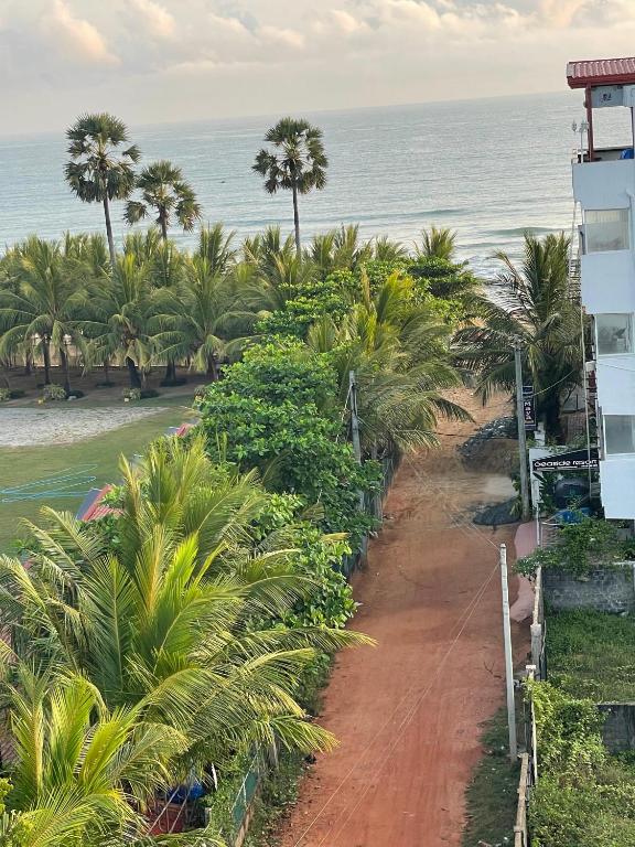 Aussie Bed and Breakie!, Trincomalee