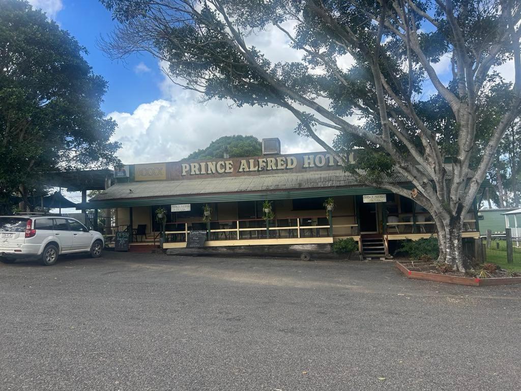 gundy pub & caravan park, Gundiah