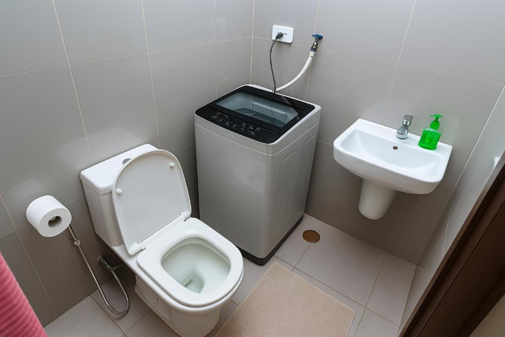 SkyVista Luxe Makati Staycation Pool Gym Netflix 5637, Manila
