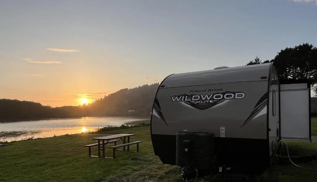 Wildwood camper - site #72, hotel in Klamath