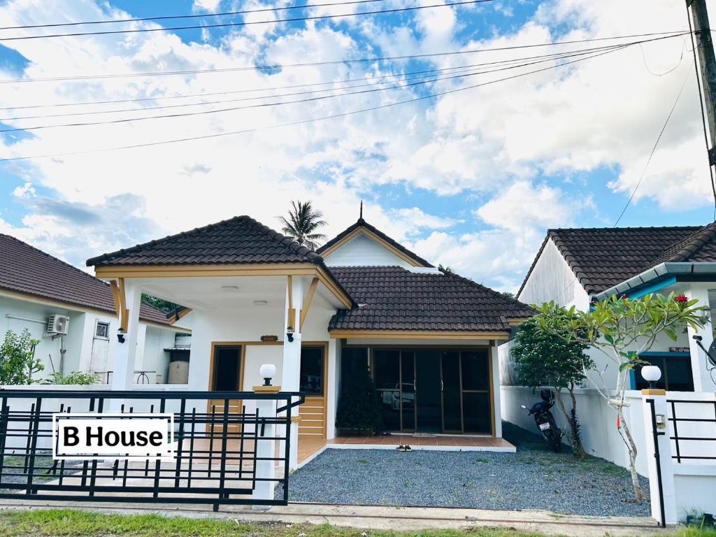 B House, Ban Huai Khram