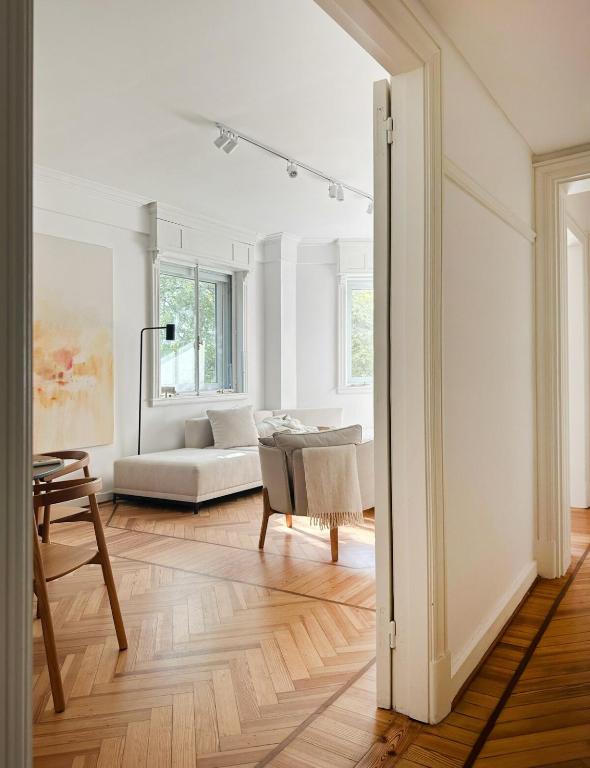 Classic Timeless Palermo Retreat - 2