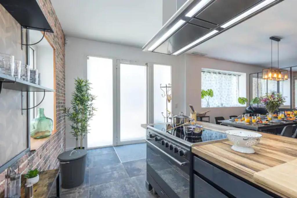 Extra spacious Apartment 5 min walk to Sea & Tram - 4