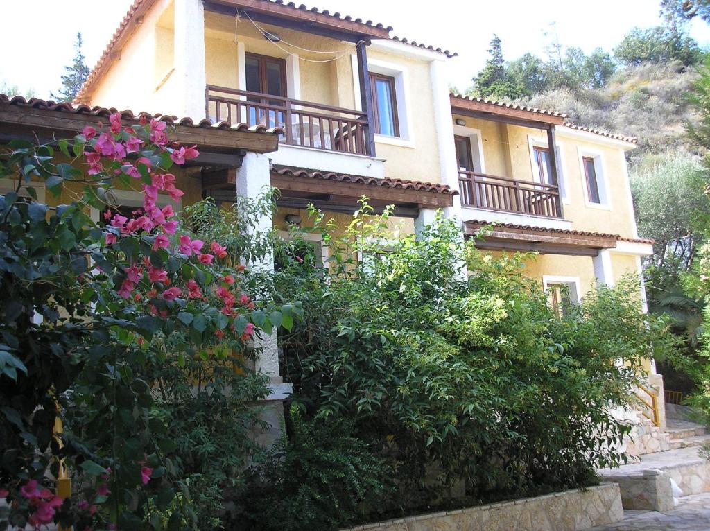 Mirabelle Hotel — Hotel building in Argassi, Ionian Islands