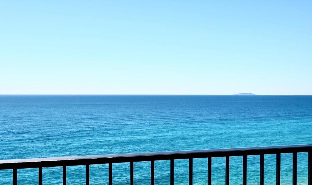 VUE MER EXCEPTIONNELLE !! Studio calme et lumineux sur la prestigieuse route des Sanguinaires à Ajaccio - 3