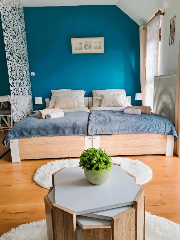 Mini Apartman, Pécs