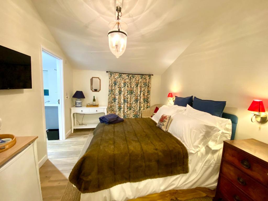 Giffords Hall Garden Room - pet-friendly stay
