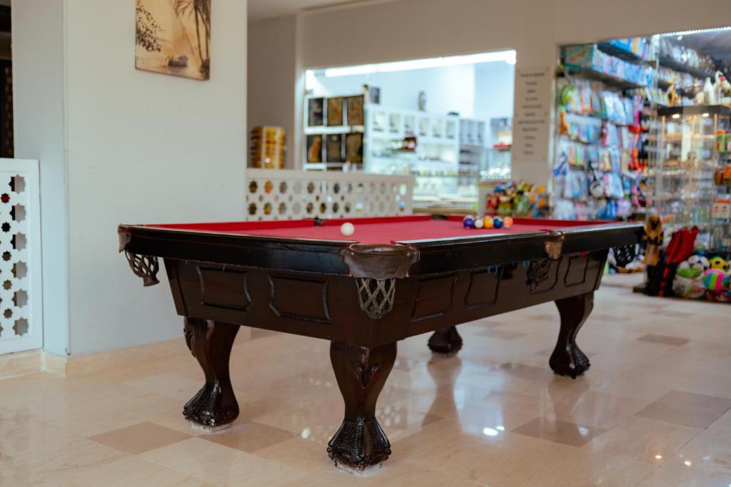 Royal Star Beach Resort - Couples and Families Only — Hurghada, Red Sea