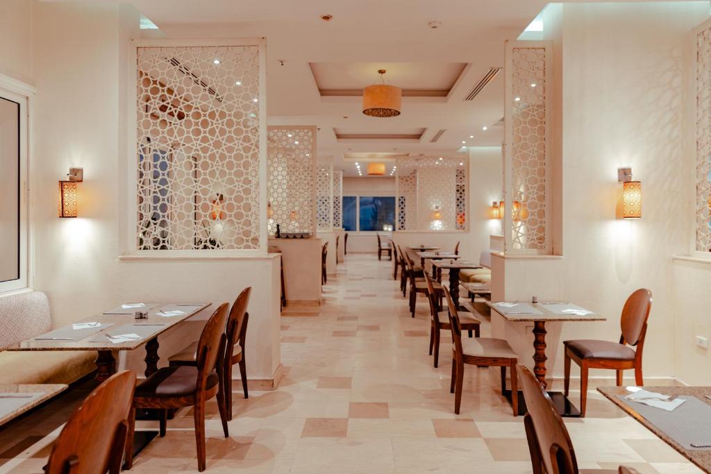 Royal Star Beach Resort - Couples and Families Only — Hurghada, Red Sea