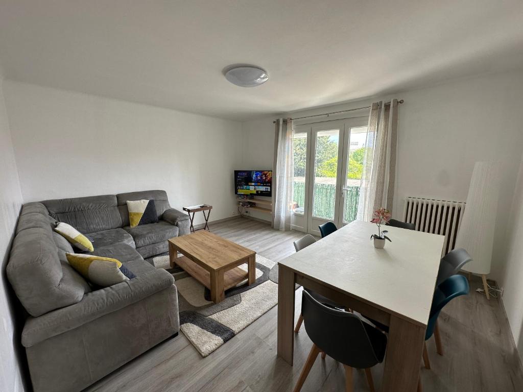 Appartement Lumineux avec Balcon - 2