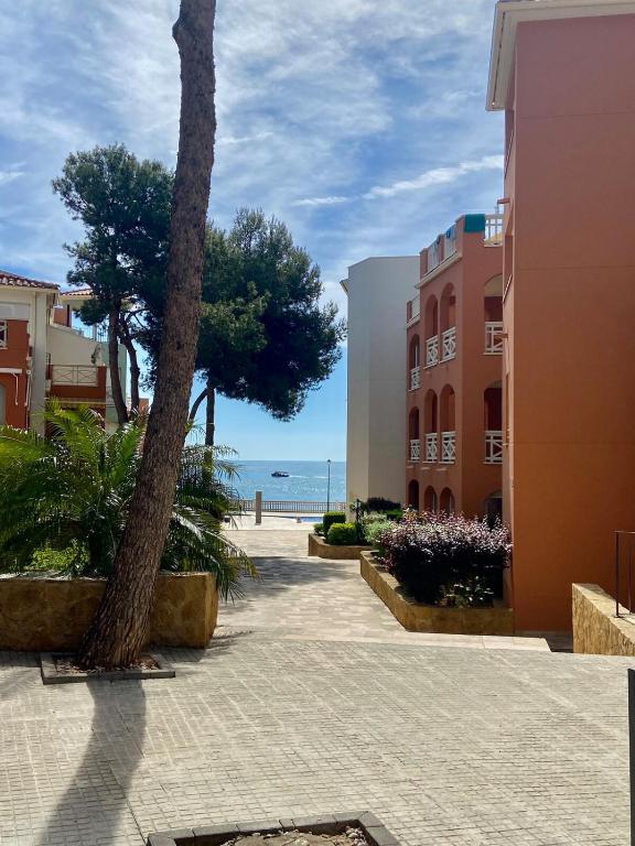 Beachfront, pool, air conditioning, 3 bedrooms, sea view - 3