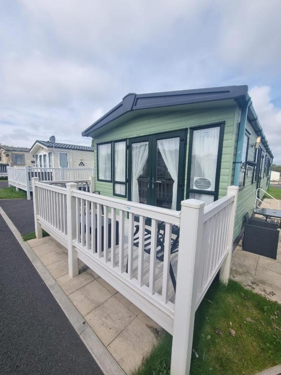 Private Caravan to Hire - Marton Mere Haven Holiday Village, Blackpool