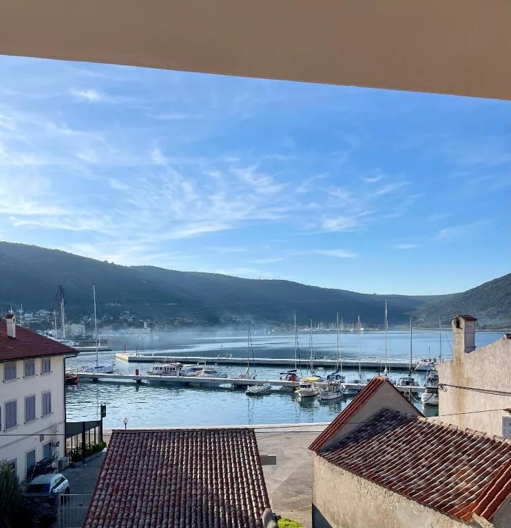 Villa Lungomare, hotel in Cres