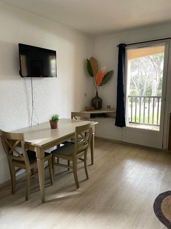 Appartement Piscine et pinede - Wifi - 4