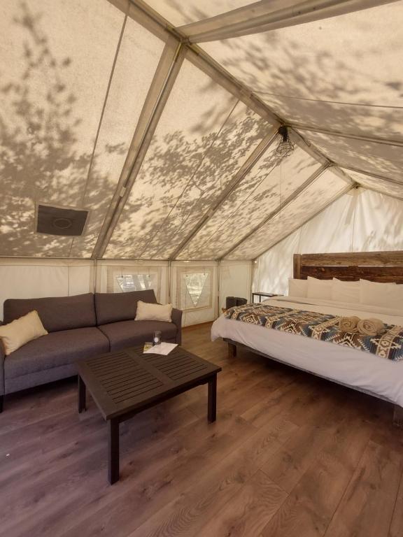Gateway Glamping, Gateway