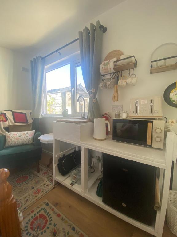 R and B Cosy Cabin