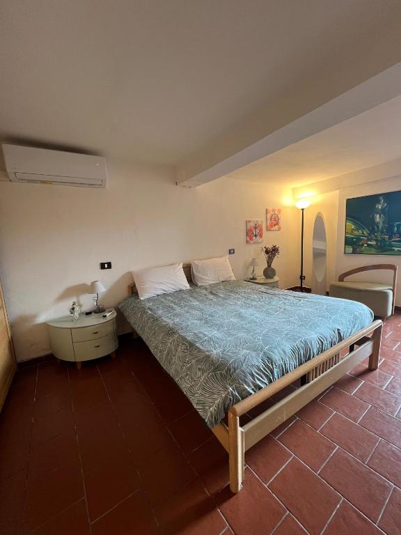 Mari & Monti, Montignoso