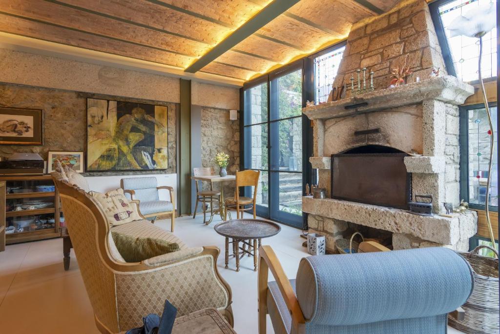 Shared lounge/TV area, Sakin Ev in Cesme