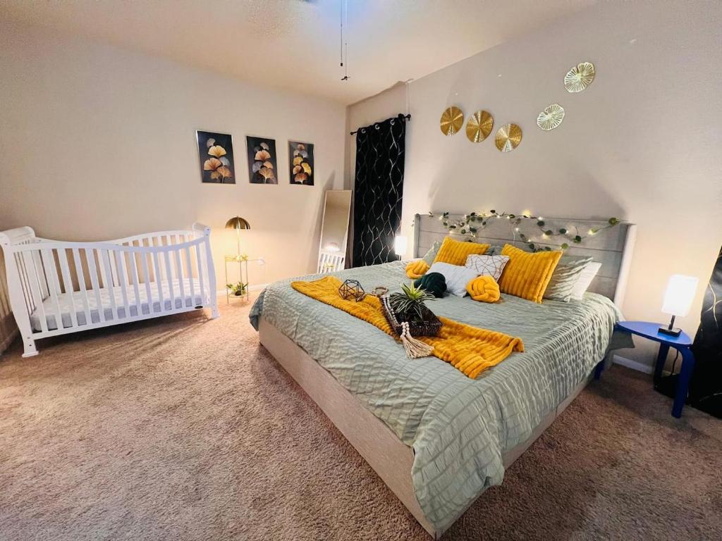 Pool Table, Foosball, King Bed, Crib,parking&yard, Kyle