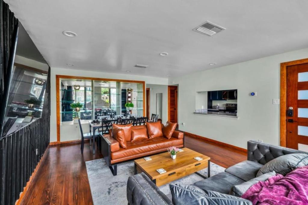 B Houston Resort Style Pool EV Charging, Houston