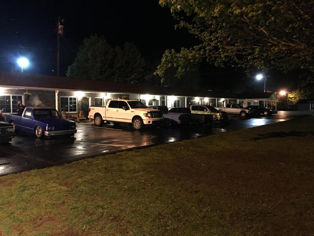 Cardinal Inn photo