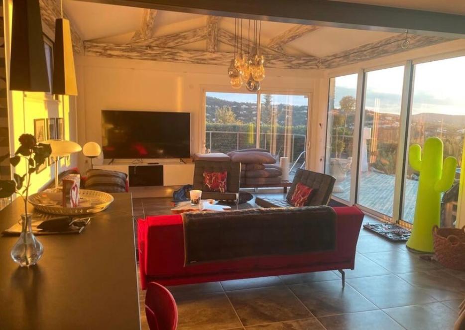 VILLA PERLA SAINT-TROPEZ CAVALAIRE sur MER, 3-5 chambres, vue mer, piscine chauffée avril à octobre - 2