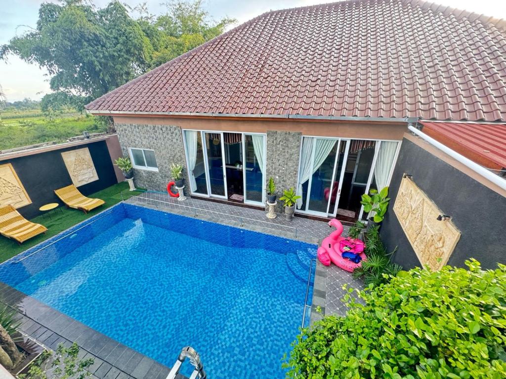 Caesar Villa by POV, Pakem