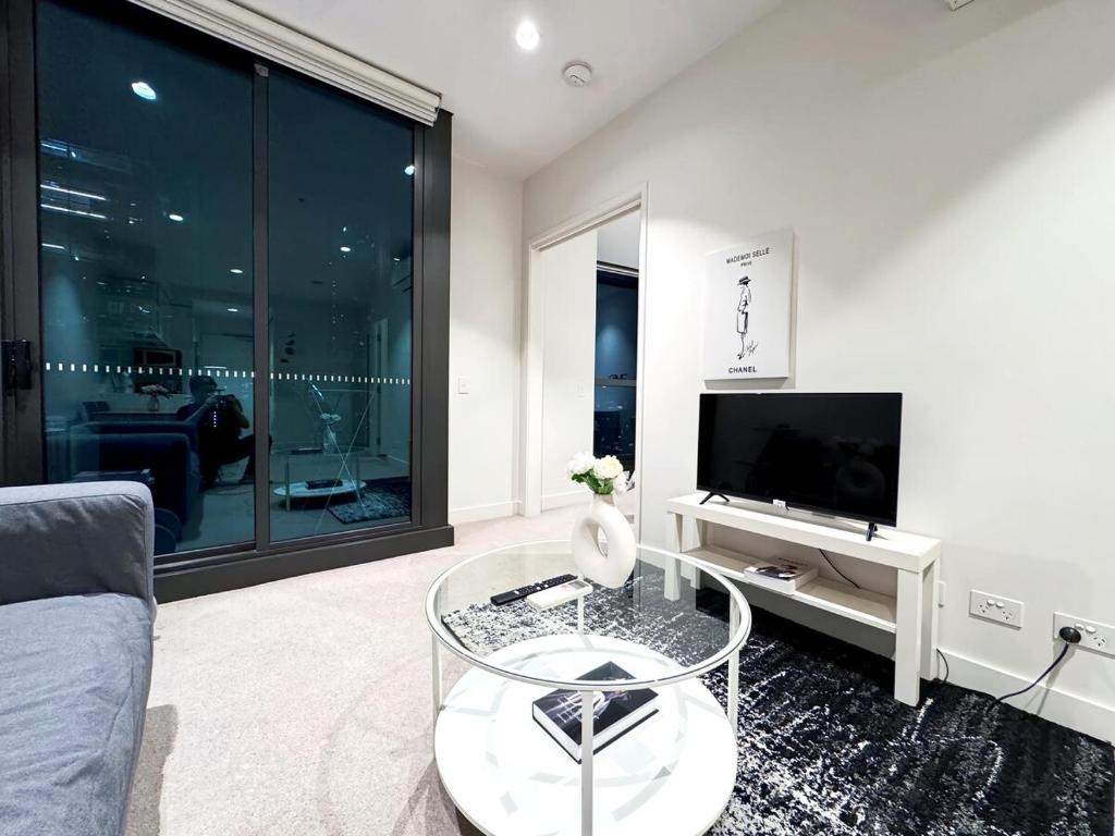 Central Located 2B1B apt at Lv12, Melbourne