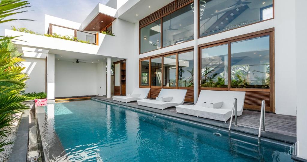 Merayu 2 - 5BR villa in Central Canggu Batu Bolong, Canggu