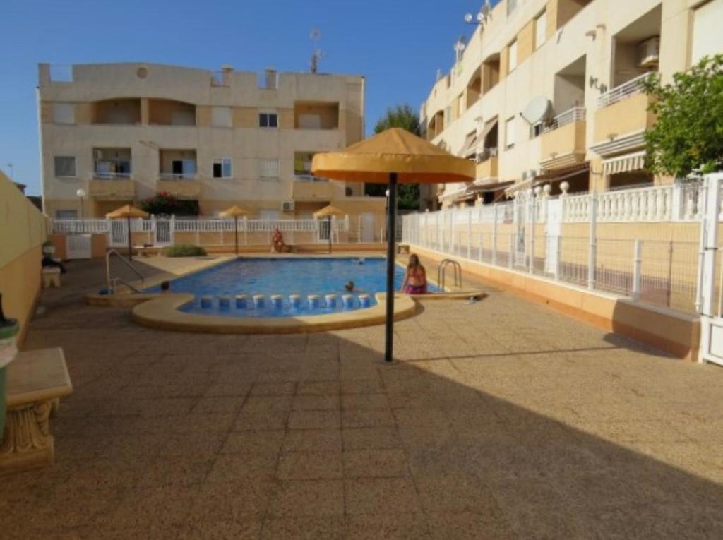 Elegant apartment in Torrevieja with shared pool, Torrevieja