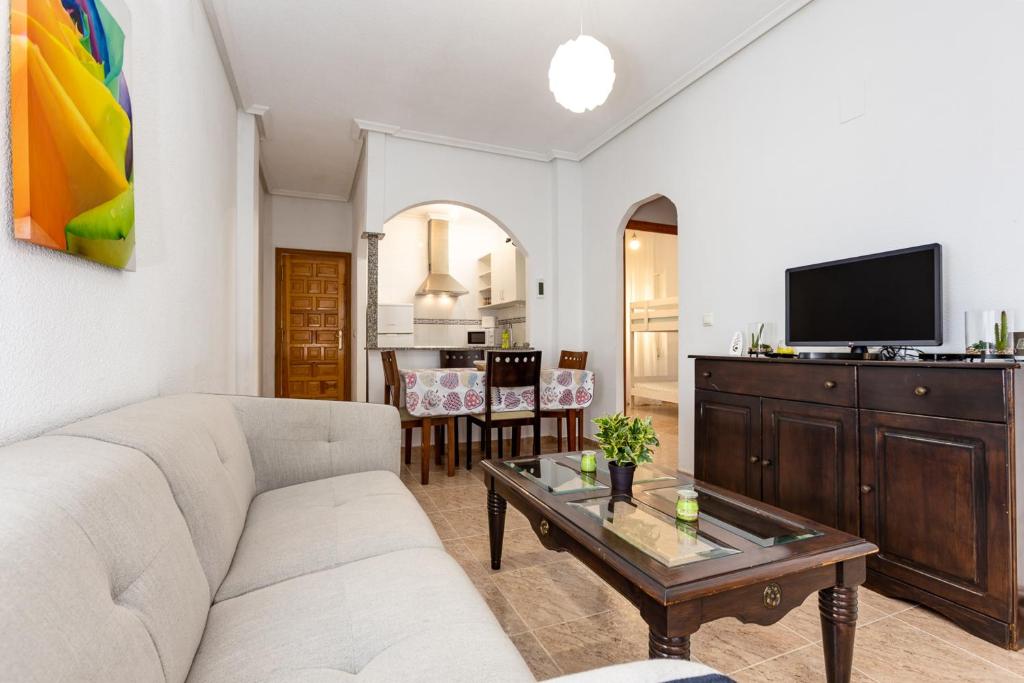 Elegant apartment in Torrevieja with shared pool - 3