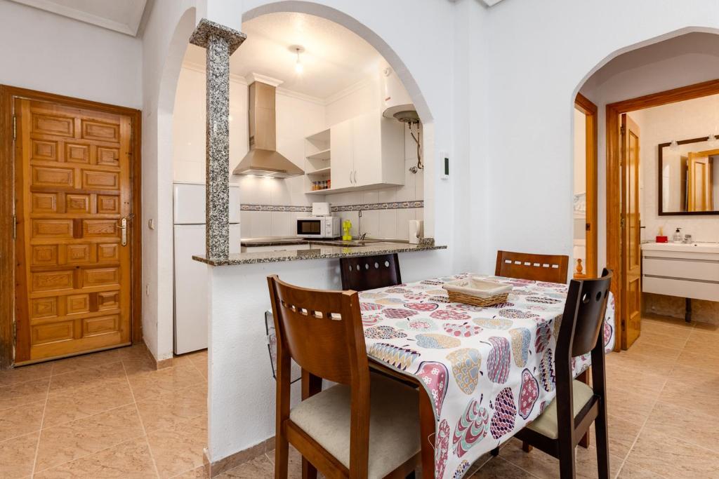 Elegant apartment in Torrevieja with shared pool - 4