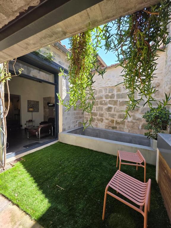 Maison des Remparts Intra-Muros spacieuse Patio avec Bassin Wifi Parking Gratuit - 1