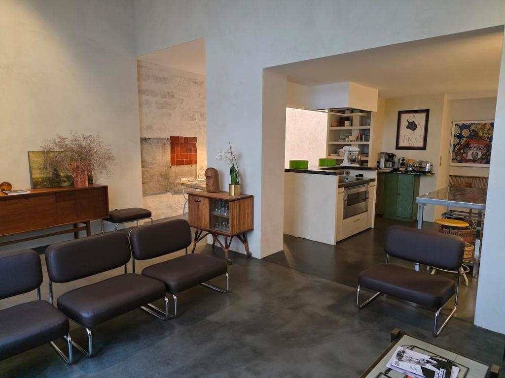 Maison des Remparts Intra-Muros spacieuse Patio avec Bassin Wifi Parking Gratuit - 2
