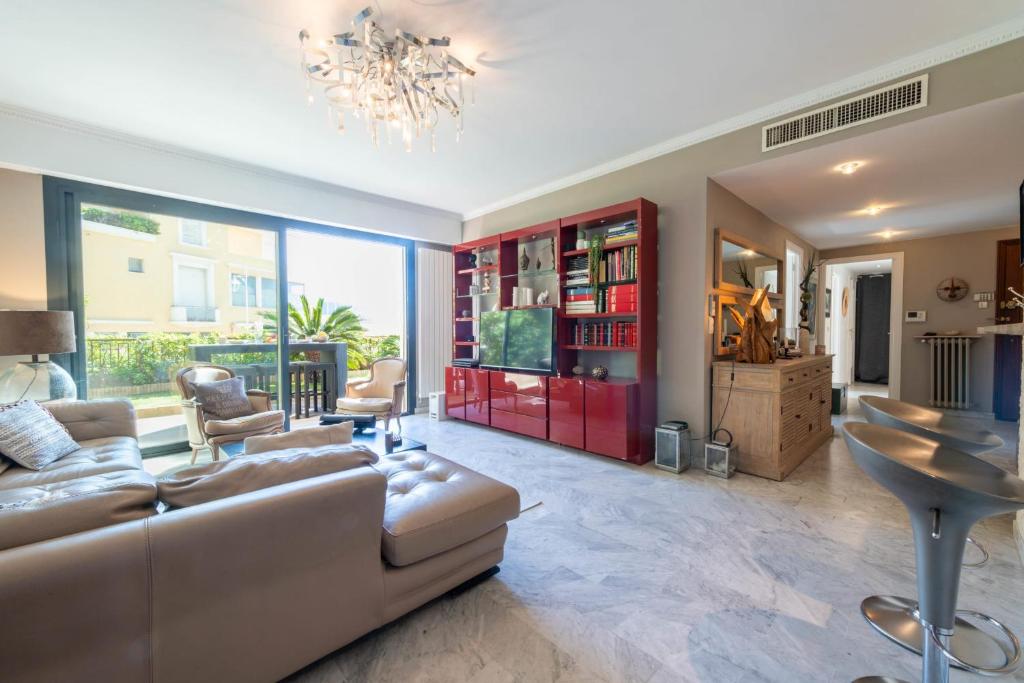 3-Br Apartment with Private Pool & Sea View - 3