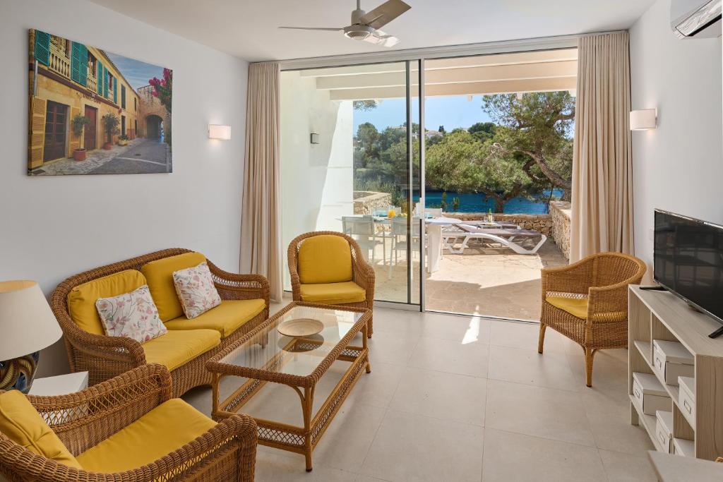 Waterfront Apartment 'Maria'. Pool. WIFI - 3