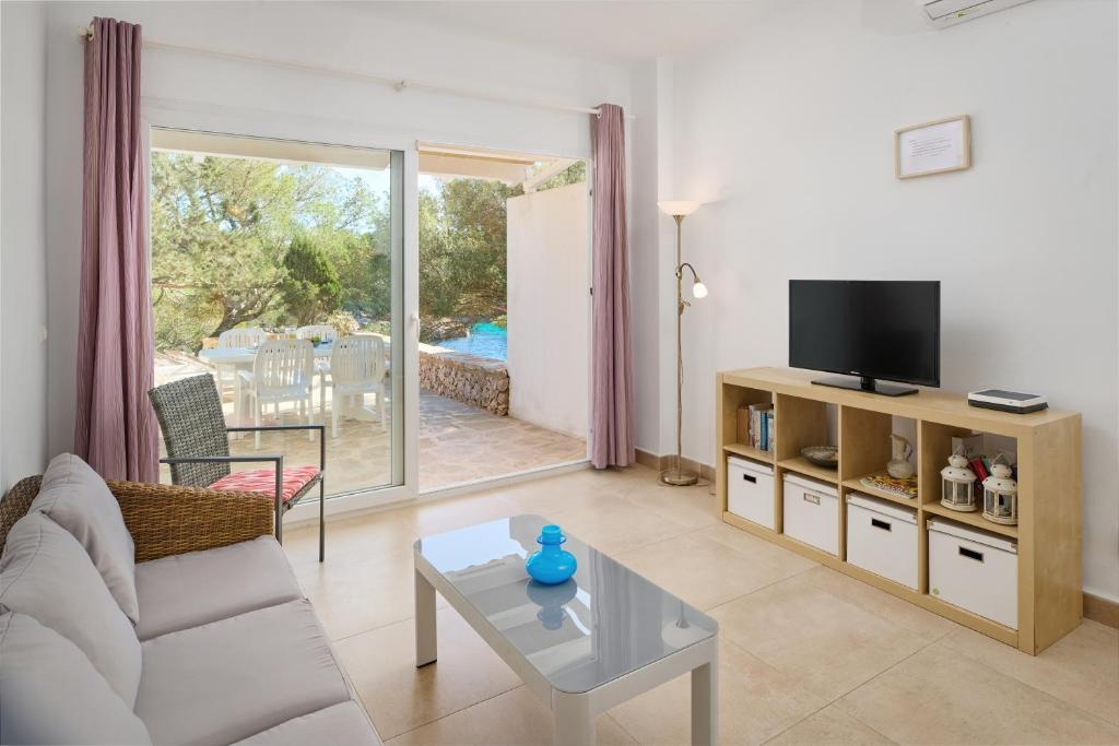 Sea frontline Apartment 'Charo' Pool and Wifi - 3